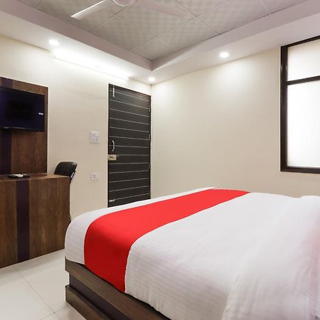 Hotel O Maharaja Gold New Delhi Exterior photo