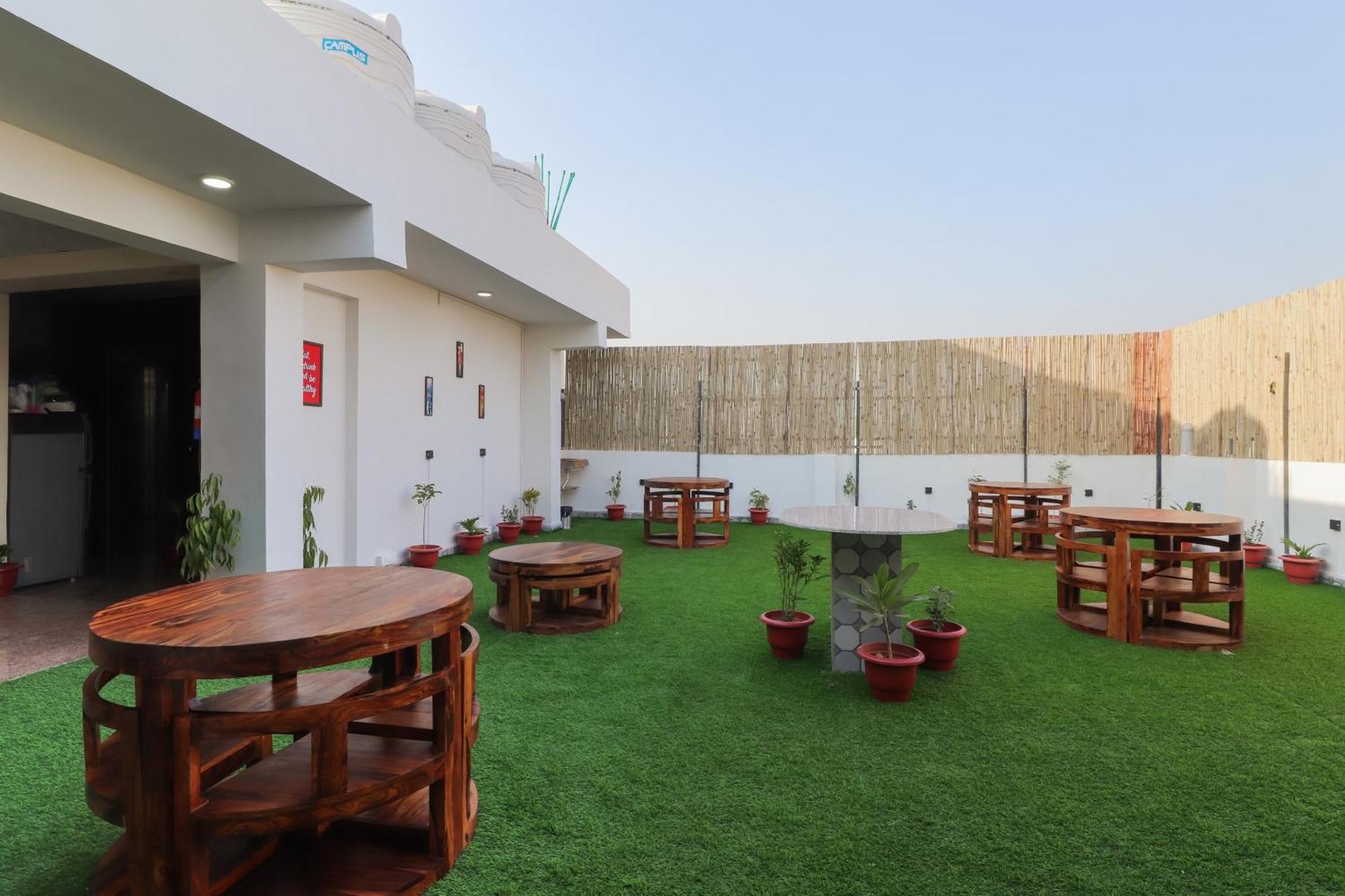 Hotel O Maharaja Gold New Delhi Exterior photo